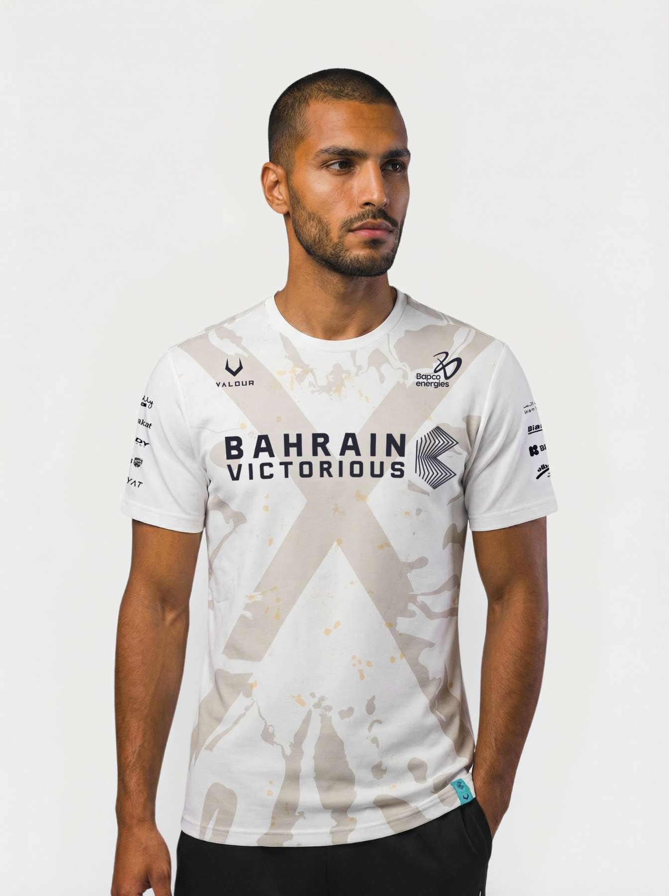 支給品　BAHRAIN VICTORIOUS　Tシャツ　白　バーレーン Bahrain VICTORIOUS Official 10 Year Anniversary Edition Round Neck